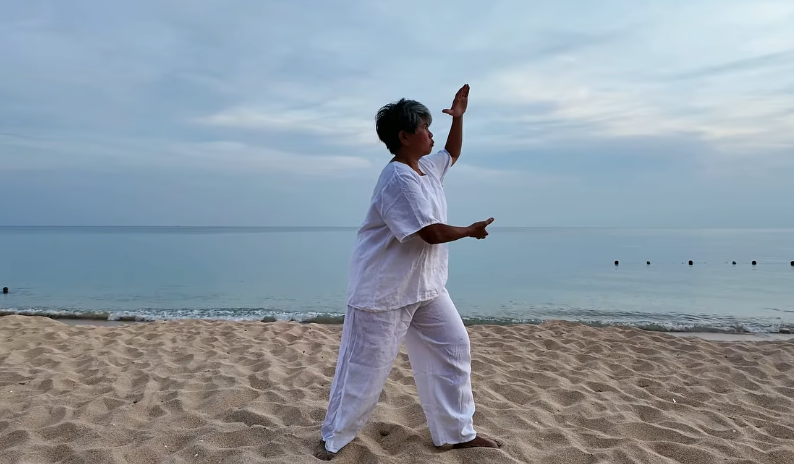 Helen doing Tai Chi on the Beach<br />
